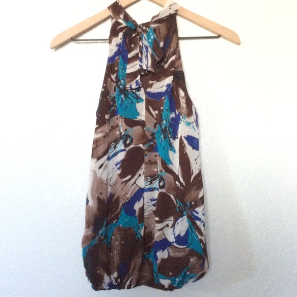 Handkerchief Ruffle Halter Top with Bubble Hem - Picture 3 of 6